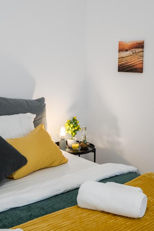 Light-monza-unirii Apartment